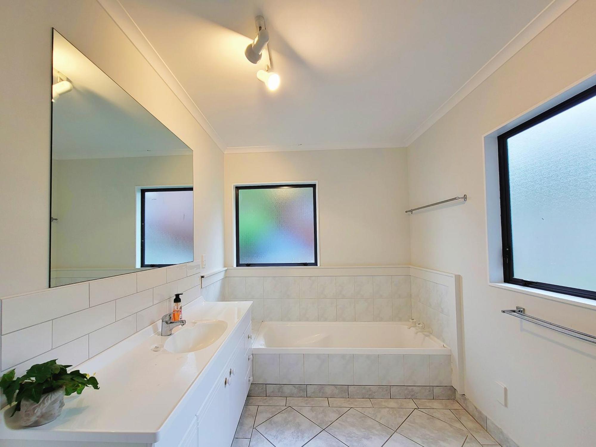 Sea View 5 Bedroom Holiday House Whangaparaoa Bagian luar foto
