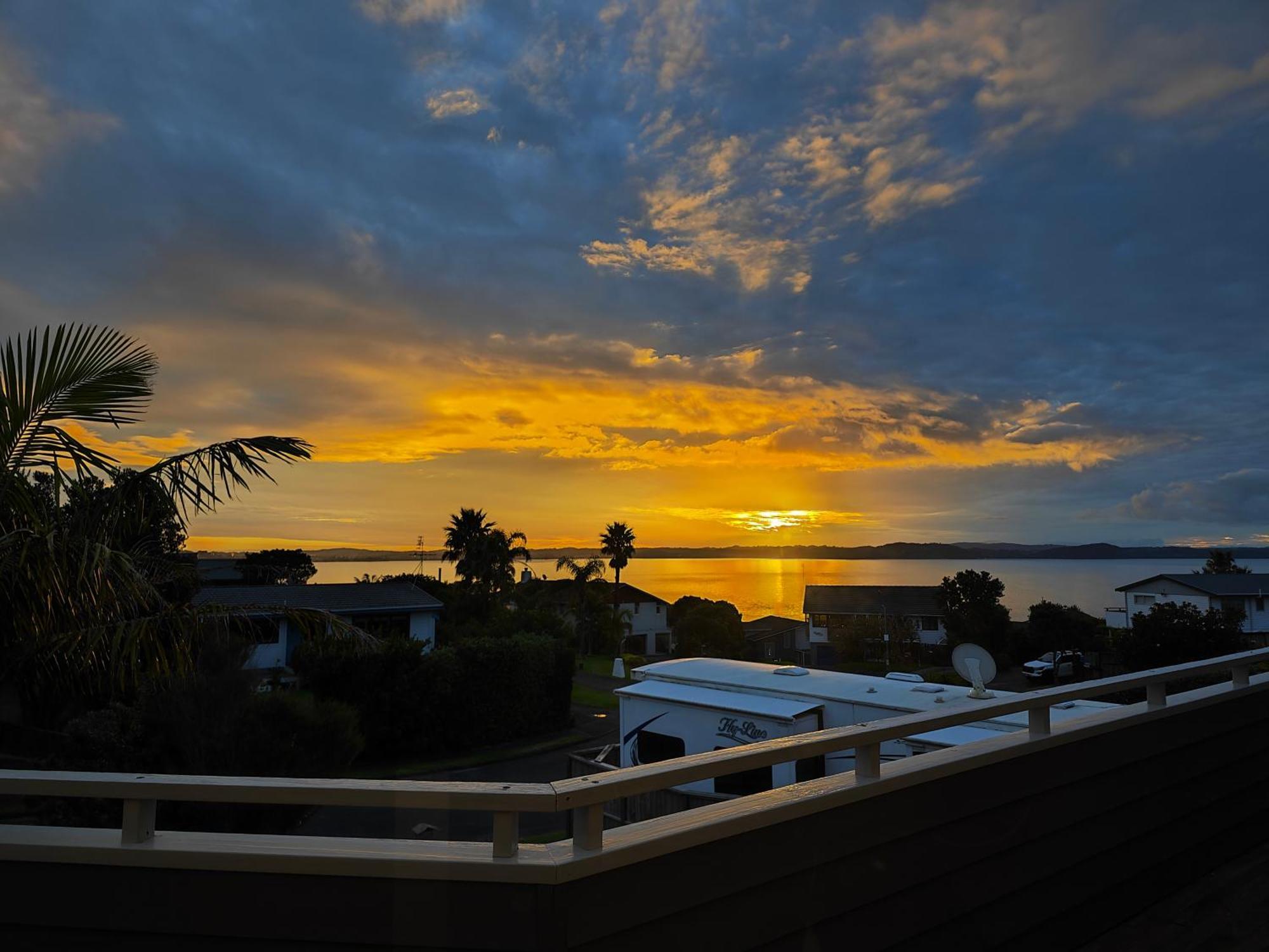 Sea View 5 Bedroom Holiday House Whangaparaoa Bagian luar foto